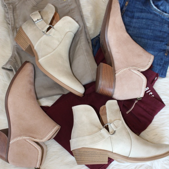 📣LAST PAIR//The Indiana// Taupe Ankle Bootie - Picture 6 of 8